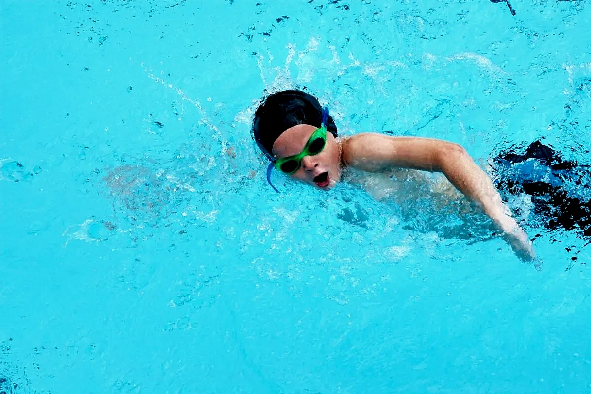 Serbest Stil Yüzme Nedir ve Nasıl Öğrenilir?